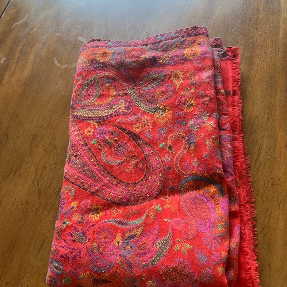 Red Pashmina. Cashmere. - Picture 2 of 4
